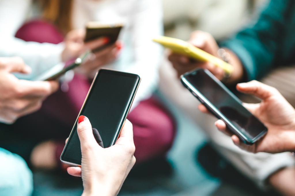 Hiperconectividade o que é e como lidar no ambiente escolar